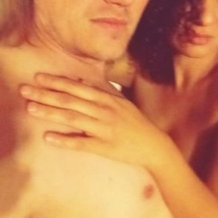 Pareja Hot y Rocker en Chile, en los 40, cuenta manejada por los 2, buscamos parejas buena onda, el hetero, ella bi-curiosa, español/english 🤘Santiago