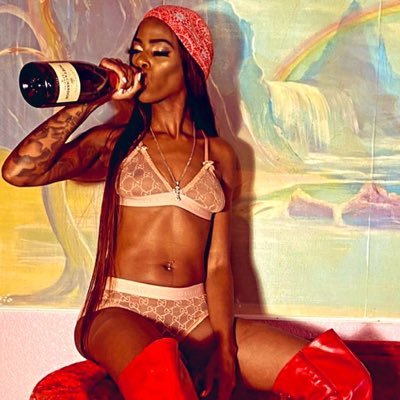 DANNIGURL_CHI's profile picture. FB:DANIELLE THANKUGOD BROWN IG: DANNIGURL_CHI YOUTUBE:DANNI GURL