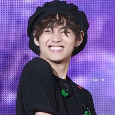 I love bts my bias is taehyung nd my bias wreaker is hobi but I love all the members nd a multi Stan too🥺💜