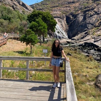 Cuando el último árbol sea cortado, la ultima gota de agua contaminada y el ultimo pez matado, comprenderán que el dinero no se puede comer.