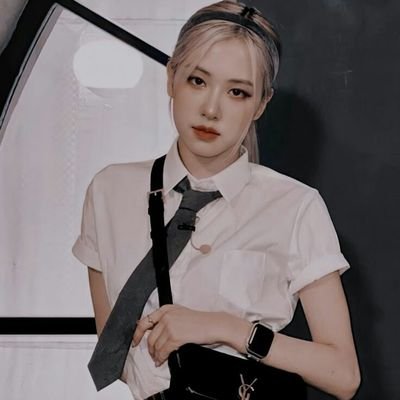 UNREAL / 1997
born in New Zealand on 11 february the vocal and dancer of #BLACKPINK, her name is Roséanne Park