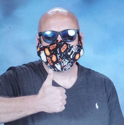 Father, husband, teacher, techie, disc golfer, fan of many other things, aaaaand....nerd.