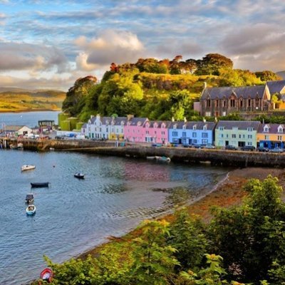 A Scot who believes in the Union  Enjoy books and travel.  Middle of the road voter with no allegiance to any political party. Believe in the UK's independence