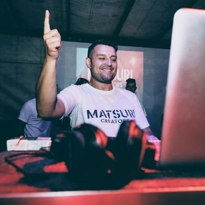 Pinezgram's profile picture. Dj/Producer. MATSURI CREATORS member.         
Fuori ora il mio primo singolo Downfall!   https://t.co/OfSMQ0Ibwe