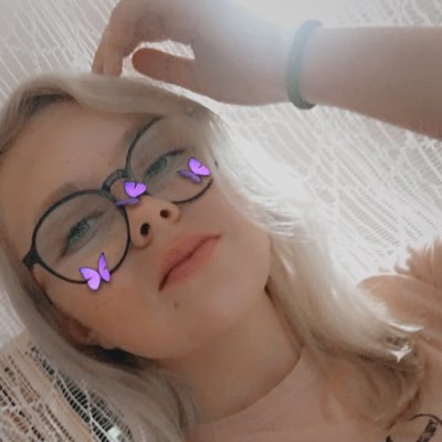 15.yo                                                         jsem rozmazlený parchant ale city mám tak si dávej bacha 😙😁