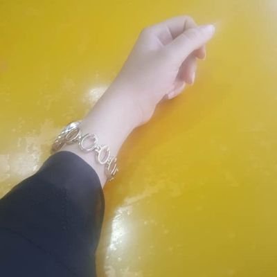 بنوته فرفوشة احب اعيش حياتي بحرية واحب الصداقة الراقيه والحقيقية.