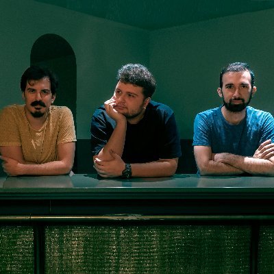 2018'de Denizcan Özdemir ve Lütfican Umut tarafından temelleri atılan grup, 2020'de gruba Giray Darga‘nın vokal olarak katılmasıyla çalışmalarına hız kazandırdı