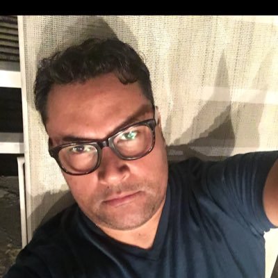 Abogado, Relacionista Industrial, Cocinero Profesional. Soy más Barcelonés que el río Neverí aunque Caracas me haya adoptado.
