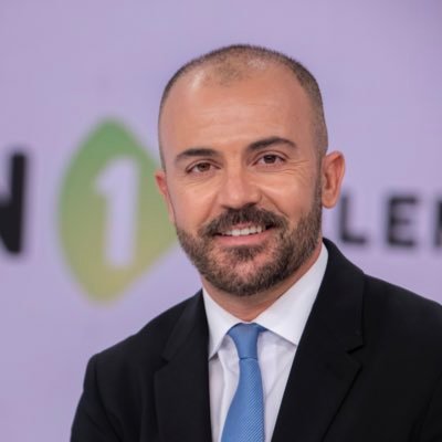 Periodista. Presentador y Director Telenoticias 1. Televisión Canaria. Interesado por todo lo que ocurre a mi alrededor.