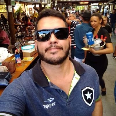 Vitinhuw's profile picture. Co-owner (with the @johntextor) of @Botafogo.