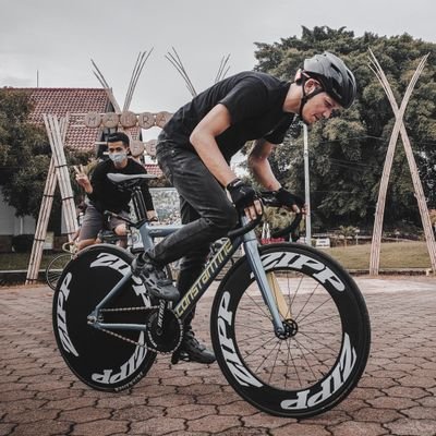 Cons_Tian_Tine's profile picture. simple life ... simple problem