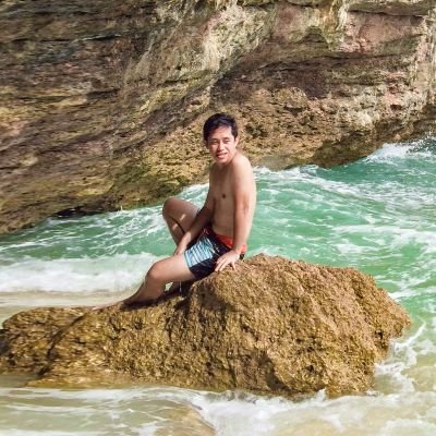 karlosaurus_rex's profile picture. I think I'm a bird. Listen: Rawr! Er, I mean, tweet!