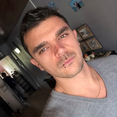 si tu es adepte du second degré follow me , si tu es coincé du fion vas donc voir ailleurs si j'y suis !