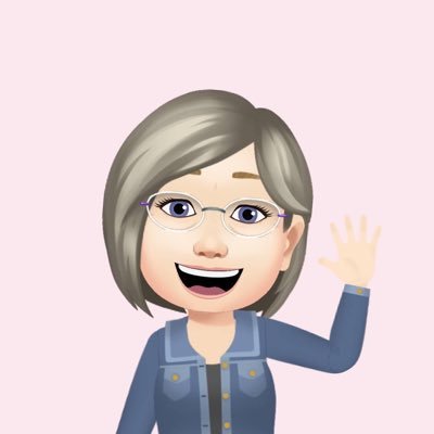 realvickiecox's profile picture. 