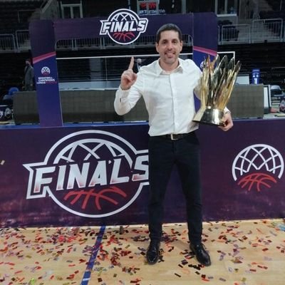 Médico - Entrenador  de basquet - licencia eneba nivel 3 y licencia FIBA - Sunchalense