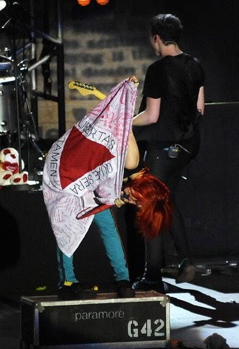 We are fans of the band paramore, love to pass them in Brazil, especially the show in the city Belo Horizonte BH, we can not wait their turn :)