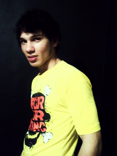 Guitarrista da banda @sevendaysrock........... 
http://t.co/JEJdIMo606