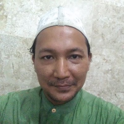 Silaturahmi dengan keluarga, sahabat, dan kenalan, serta mencari 'ilmu yang bermanfaat. aamiiin.