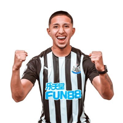 Futbolista Profesional en Newcastle United ⚽️                              cedido en : Universitario De Deportes⚽️