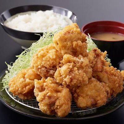 サウナ飯大好き、初心者ソロサウナーです。/ カリっと揚がった唐揚げ×6にご飯、味噌汁、漬物のセットがついています。/ サウナスパ・唐揚げアドバイザー / 新規開拓メインで関東のサウナ巡りしてます。/ サウナーは基本フォロバマンです。 / ホームは極楽湯幸手店。