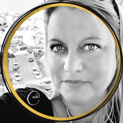 MarianaKowalcz2's profile picture. Autora de 💙✈LA VIDA PASA VOLANDO✈💙
¿Eres realmente el piloto? 
Cuando no escribo soy ingeniera, fotógrafa, viajera y ciudadana del mundo.
#lavidapasavolando