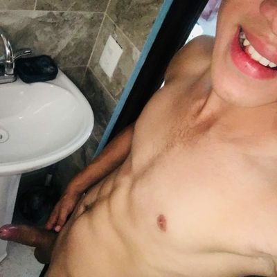 Cuenta Nueva con experiencia aquí,
🔞No menores🔞
🚫No ofendidos🚫
🚫Castrosos🚫
Bisexual,Vemos que se arma, solo vengo a divertirme, Twitter solo 🏳️‍🌈