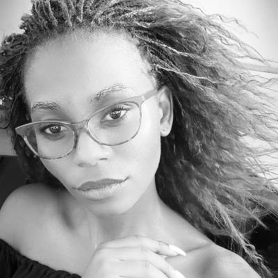 Simzcarolle's profile picture. 