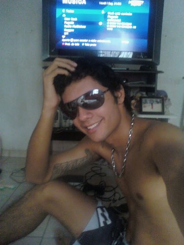 Sou um cara simples, comunicativo e que vale a pena conhecer...