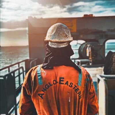 LogisticianX's profile picture. La famille des logisticiens 💜💜