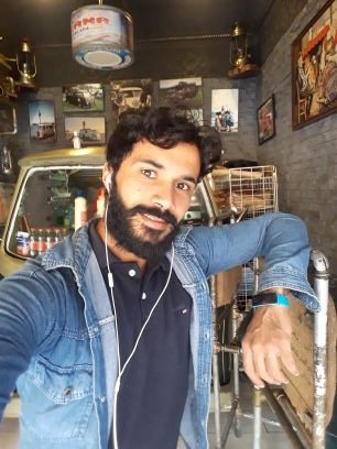 تباً لمن باع أمه من أجل فتاة
وتباً لمن باعت شرفها من أجل المال وتباً لمن لا يلتزم بدينه وتباً لمن ينظر إلى منشوراتي ولا يتفاعل...