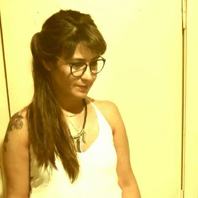 simplemente se quien quieres ser... Esta sociedad señalista que solo juzga por hablar de lo que dicen otros y por opinar sin haber estado en el lugar.