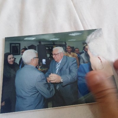 الإيمان بضع وسبعون شعبه افضلها لا إله إلا الله وادناها اماطة الاذي عن الطريق والحياء شعبة من الايمان او كما قال صلى الله عليه وسلم