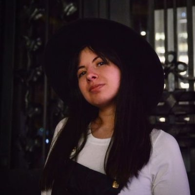 SusiGarca12's profile picture. Los comienzos de una futura traductora. Lectora en proceso de ser escritora.