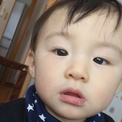 31歳/新米パパによる息子の成長記録はあっという間に1年経過しました。/仕事は二足のわらじ、順調！！/埼玉県在住/妻は7歳下/息子2019年11月生/ロシアンブルーいます/子育て勉強中/息子と妻を溺愛ﾏﾝ😳 #2019nov_baby #猫のいる暮らし