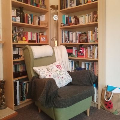 bibliodufi's profile picture. Bookworm, nature lover & dog geek happily ensconced in Sedbergh, England's Book Town. 📚🪨🌱💚 Also on 🦋