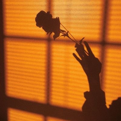 KitaDan2Pagi's profile picture. _silamku, kau tak perlu faham tentang dukaku, cukup nikmati saja karya aksaraku._