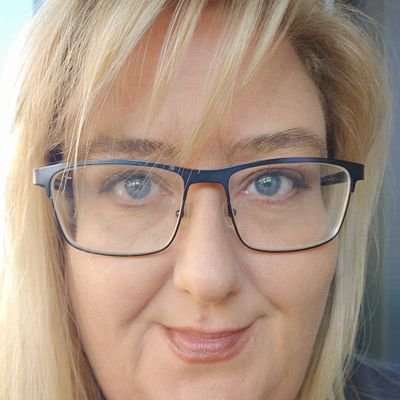 PA transplant in FL. Also lived in D.C. and Los Angeles.  Single mom, finance executive.