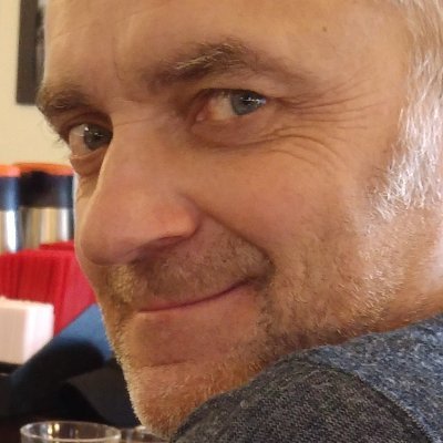 PavKap's profile picture. Ten co má rád adrenalin i klid, samotu i společnost, hudbu i ticho, víno i vodu, hory i moře, Moravu i New York ...milovník života.