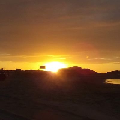 Detesto la injusticia,amante del futbol,la politica=corrupcion.
Me gusta el cine y ver el sunset en la playa mientras disfrutas de un cafe😎