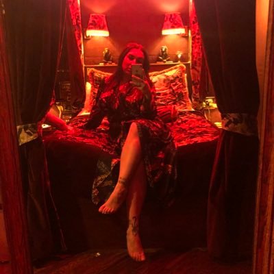 ___zoeh's profile picture. She/Her. GLA. SIW. 🦂