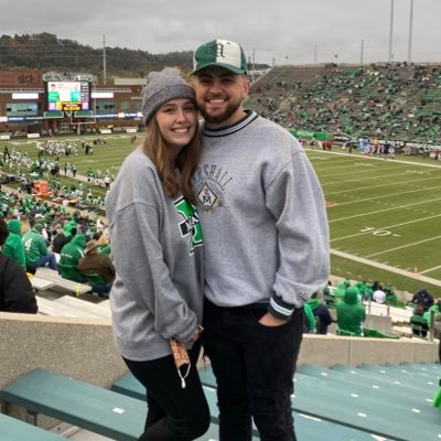 _shanstew's profile picture. i’m not a regular mom, i’m a cool mom. she/her