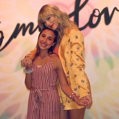 i cried in taylor swifts arms | lovers lounge 8.22.19