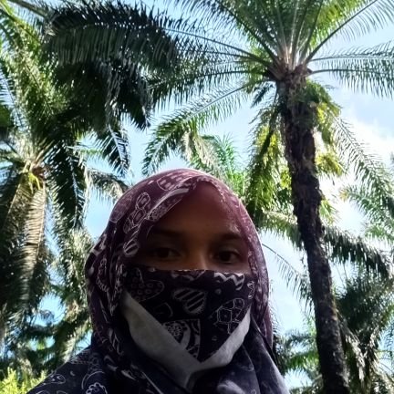 hanya orang biasa selalu tersenyum walau dalam duka