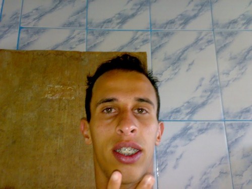Sou tímido simpático e extrovertido ..........