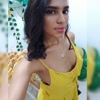 Me gusta sentirme bien y cuando me siento mal me pregunto: ¿Qué me haría sentir bien? y voy por ello!😉
Me llevo mal con los chistes, no soy graciosa, soy pesa