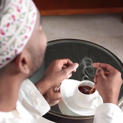 . كن مُبتسما ولو بلغ الأسى بك بحرًا .