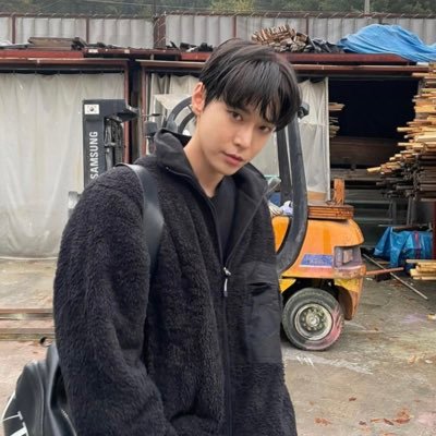 doyoungsvroom's profile picture. #MARK : that’s why there’s rumours going round the world saying that mark is absolutely fully capable