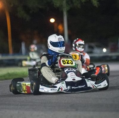 Nerd por naturaleza. Admin de Redes. Por orden de aparicion: Hijo, hermano, amigo, esposo y padre. Simracer en tiempo libre.