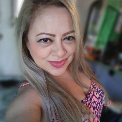 Salvadoreña de corazón, creo en un Dios único y con muchas ganas de luchar