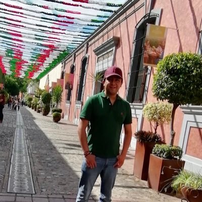 Licenciado en Derecho... Estas cenizas no juegan con fuego, este ciego no mira para atrás… para que beber tu agua si no me quitara la sed...